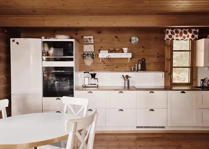 Cozy 4br Lakeside With Sauna & Outdoor Grill